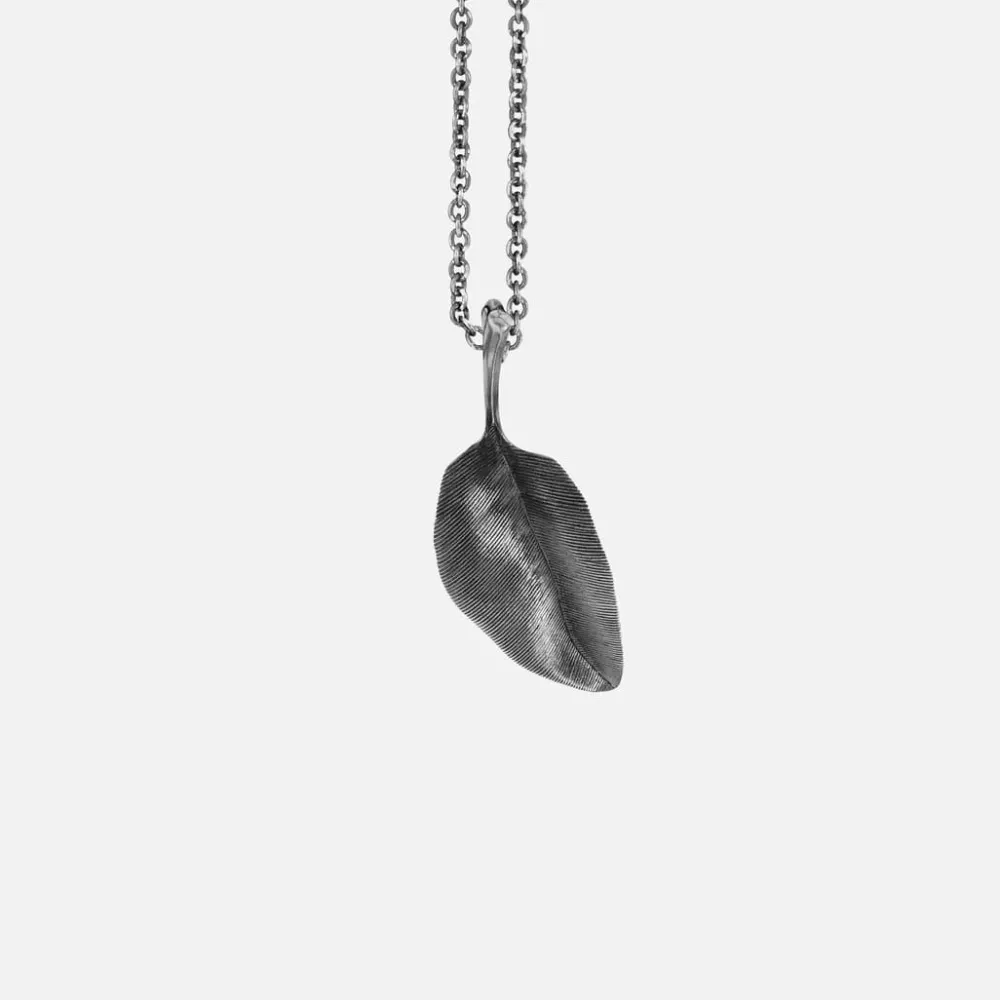 Ole Lynggaard Pendants-Leaves pendant mini