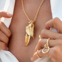 Ole Lynggaard Pendants-Leaves pendant small