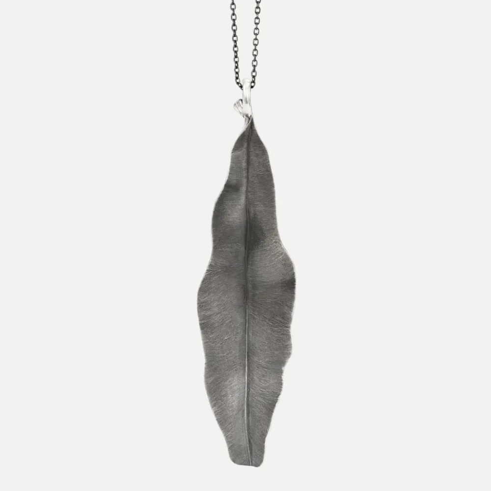 Ole Lynggaard Pendants-Leaves pendant tall