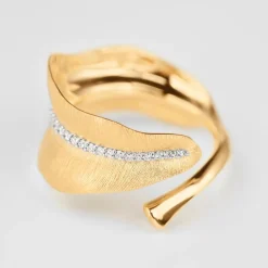 Ole Lynggaard Rings-Leaves ring medium pavé