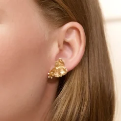 Ole Lynggaard Earring Singles-Wild Rose stud earring